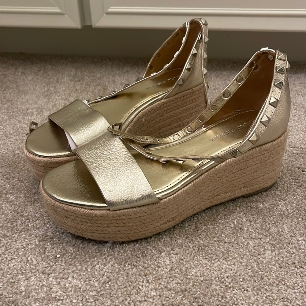 Gold Marc Fisher wedges